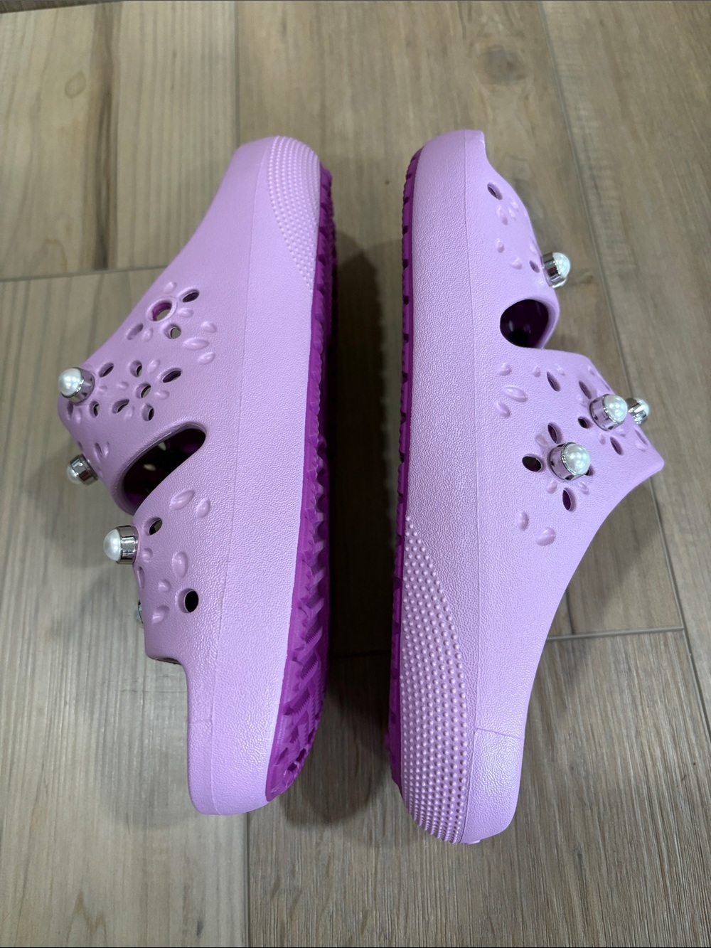 Crocs LE Purple Classic Pearl Floral Cutout Elevated Sandal 2.0 Hydrangea W9 NEW - Picture 4 of 6